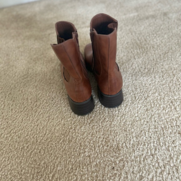Ankle boots {size 8.5} never worn - Picture 3 of 5